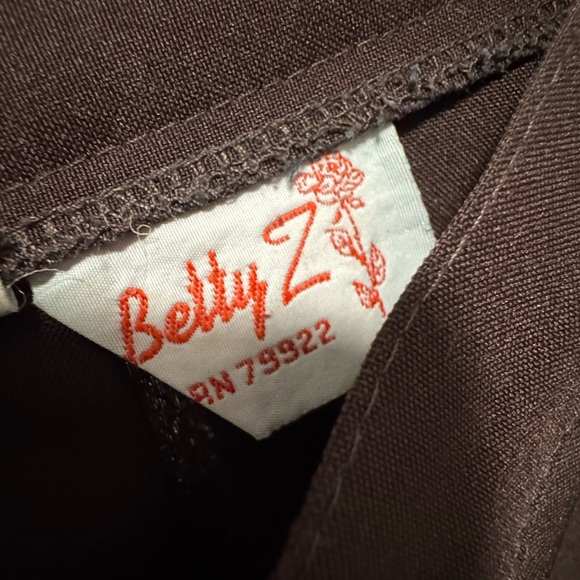 Betty Z Maroon Poly Pleated Skirt Size 16 - Picture 2 of 5